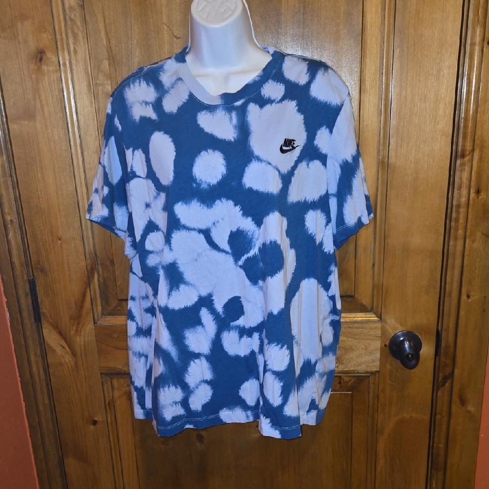 Nike Blue and White Patterned T-Shirt